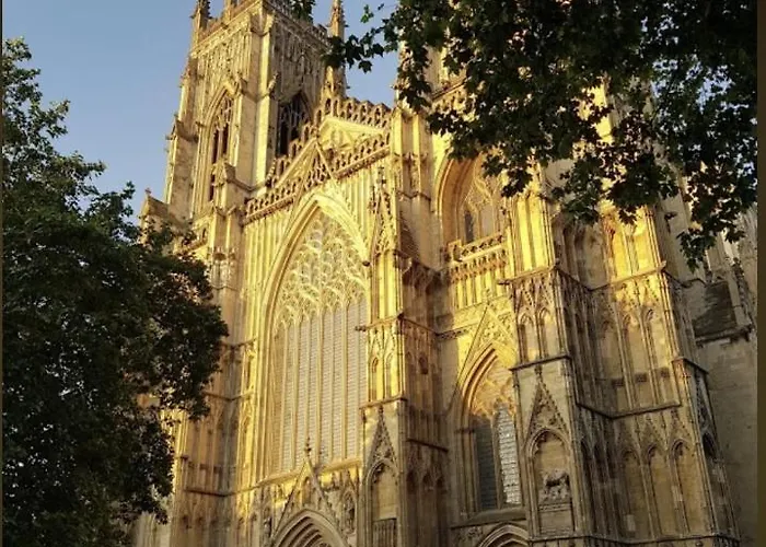 Stunning 5* Location Front Line River With Parking