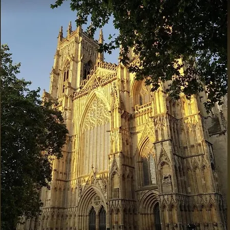 Stunning 5* Location Front Line River With Parking