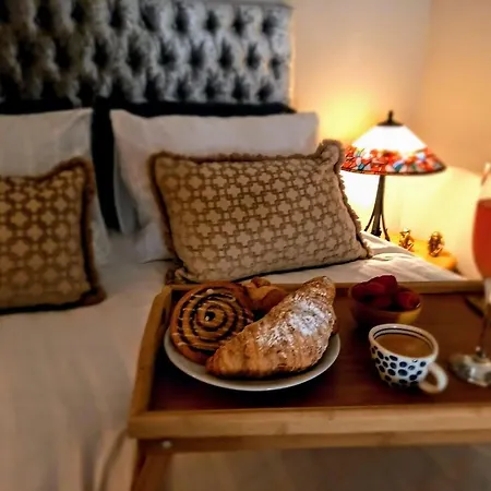 Stunning 5* Location Front Line River With Parking