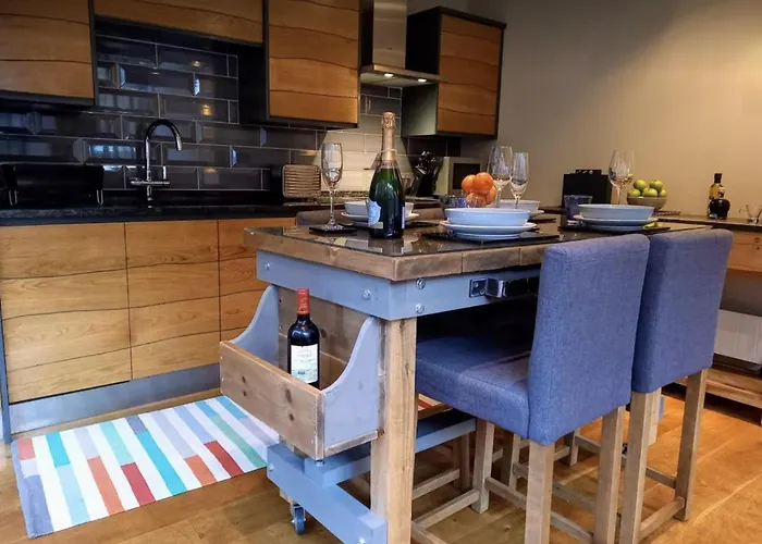 Stunning 5* Location Front Line River With Parking Apartament