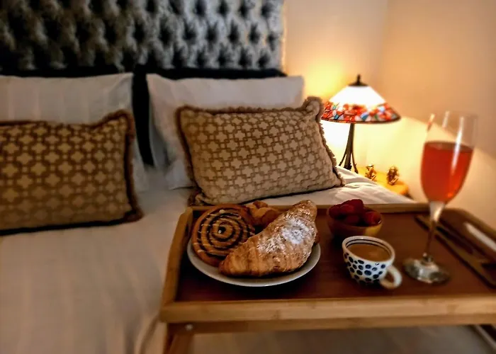 Stunning 5* Location Front Line River With Parking