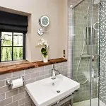 Stunning 5* Location Front Line River With Parking Apartmán