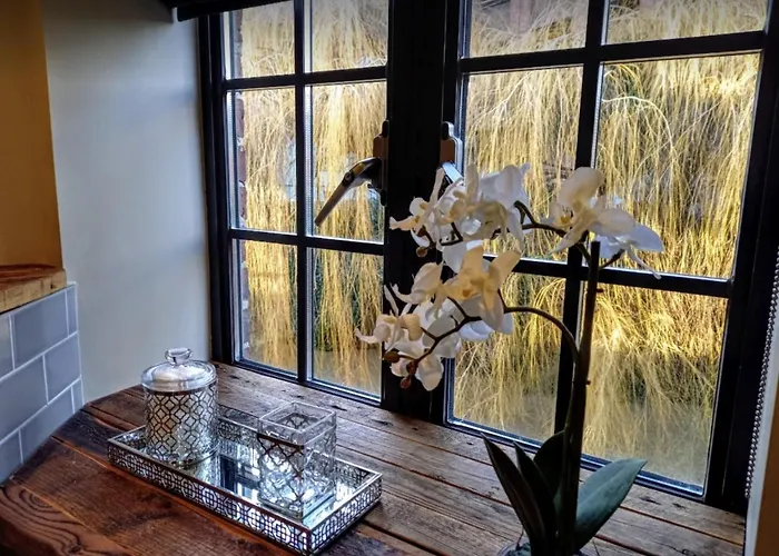 Stunning 5* Location Front Line River With Parking Apartman