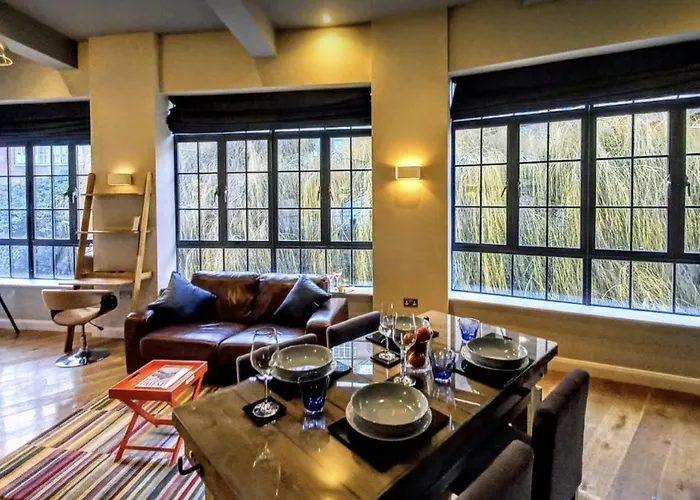 Stunning 5* Location Front Line River With Parking York